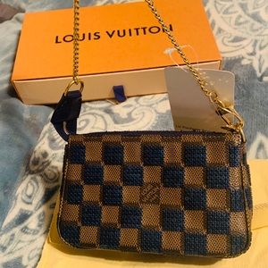 Louis Vuitton 2013 Sequin Damier Paillettes Mini Pochette Accessoires ○  Labellov ○ Buy and Sell Authentic Luxury